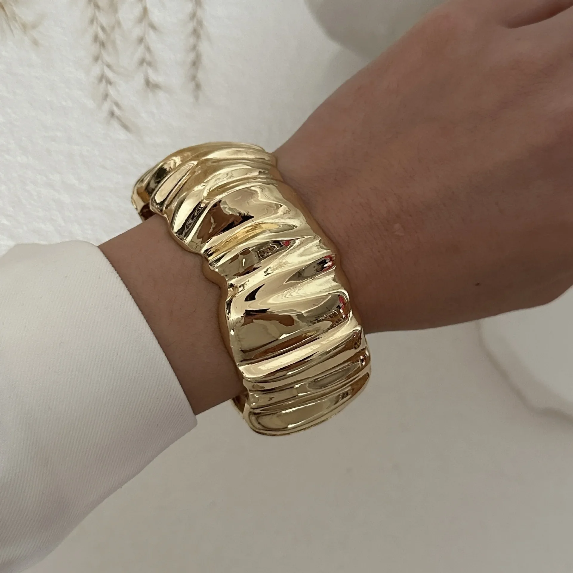 Szeroka metalowa bransoletka mankietowa w stylu vintage Czarny ocynkowany