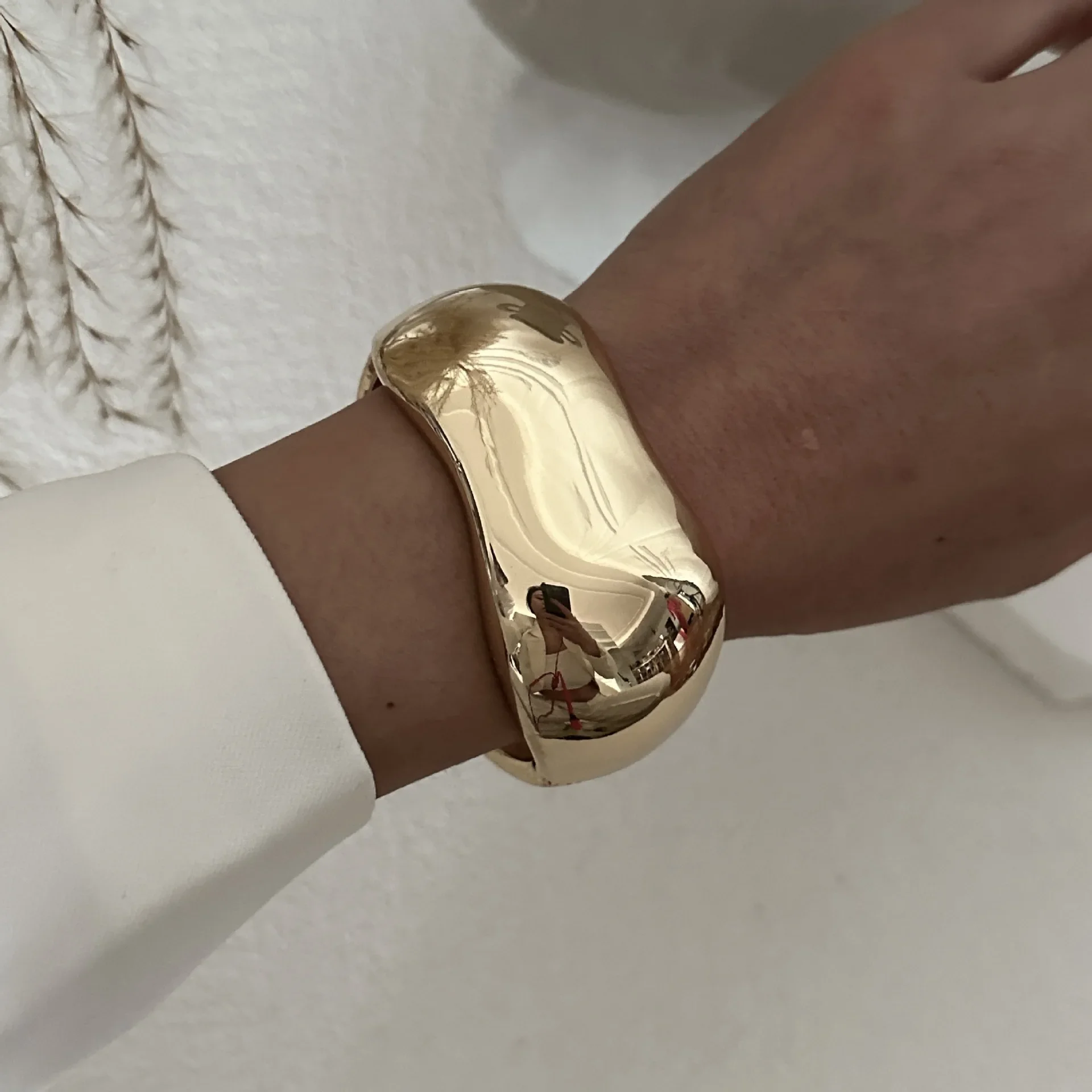 Szeroka metalowa bransoletka mankietowa w stylu vintage Jasnożółty kolor