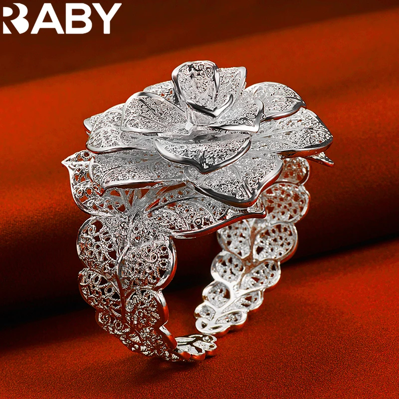Bransoletka srebrna 925 w kwiaty kamelia — elegancka
