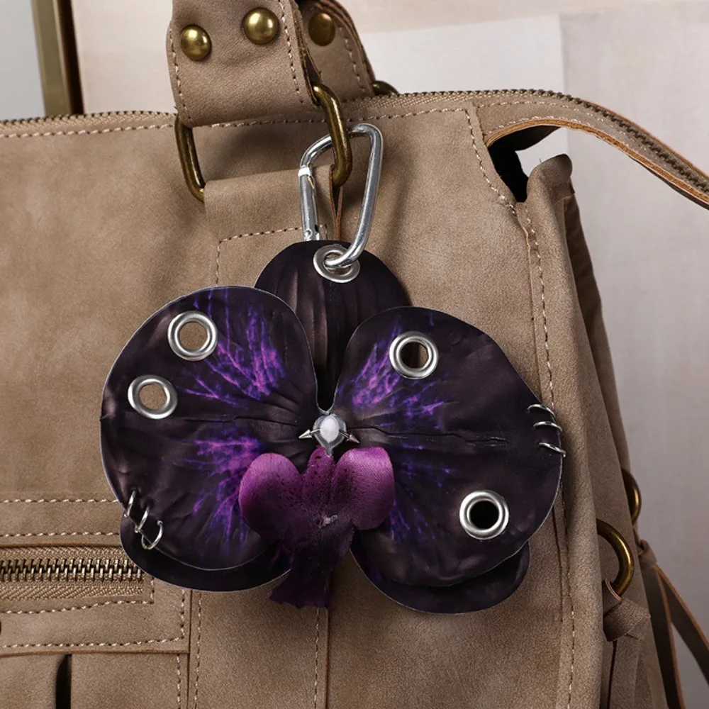 Breloczek z kwiatami sztucznymi — orchidea i lilia do torby Pomarańczowy