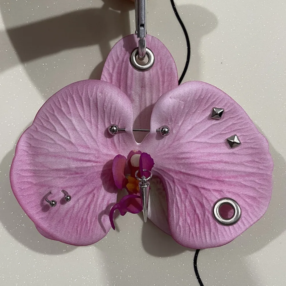 Breloczek z kwiatami sztucznymi — orchidea i lilia do torby Złoto