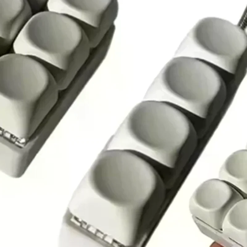 Brelok z mini klawiaturą antystresową mechaniczna Czerwony