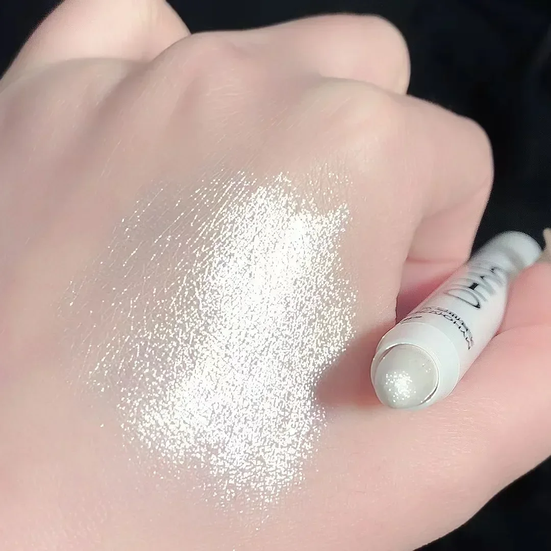Brokatowy eyeliner z rozświetlaczem — diamentowy połysk oczu Błękitny
