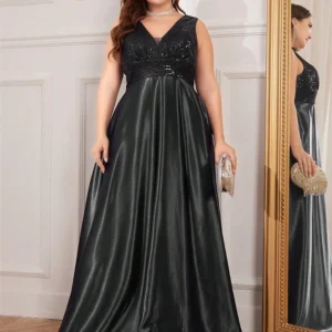 Cekinowa sukienka wieczorowa plus size z dekoltem V Czarny