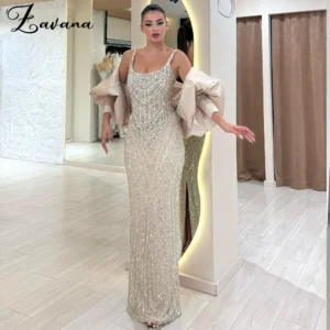 Cekinowa suknia wieczorowa syrena z odkrytymi ramionami Model color
