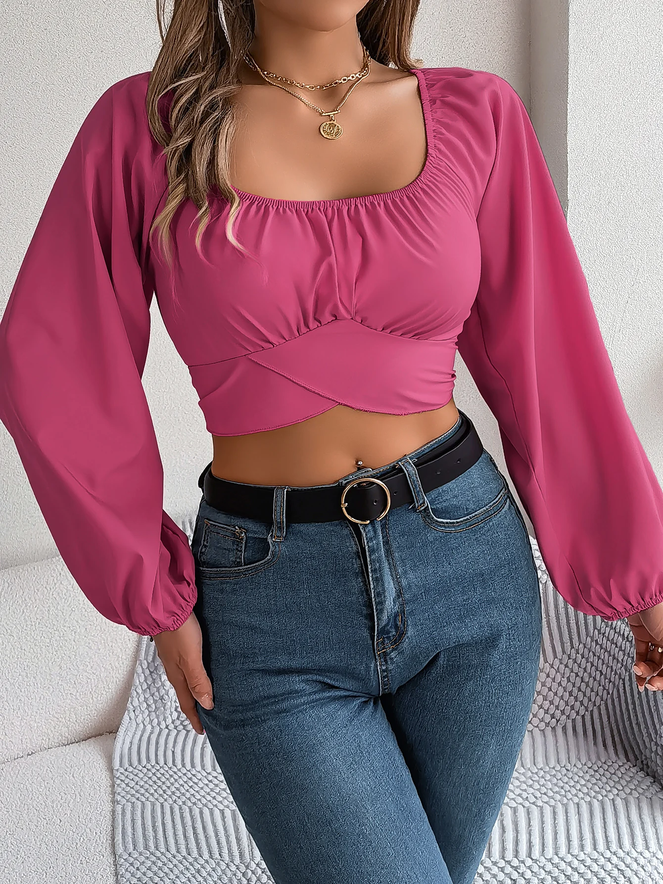 Crop top z kwadratowym dekoltem i wiązaniem na plecach Róża czerwona