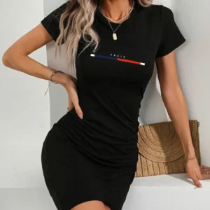 Czarna mini sukienka letnia z seksownym nadrukiem Czarny