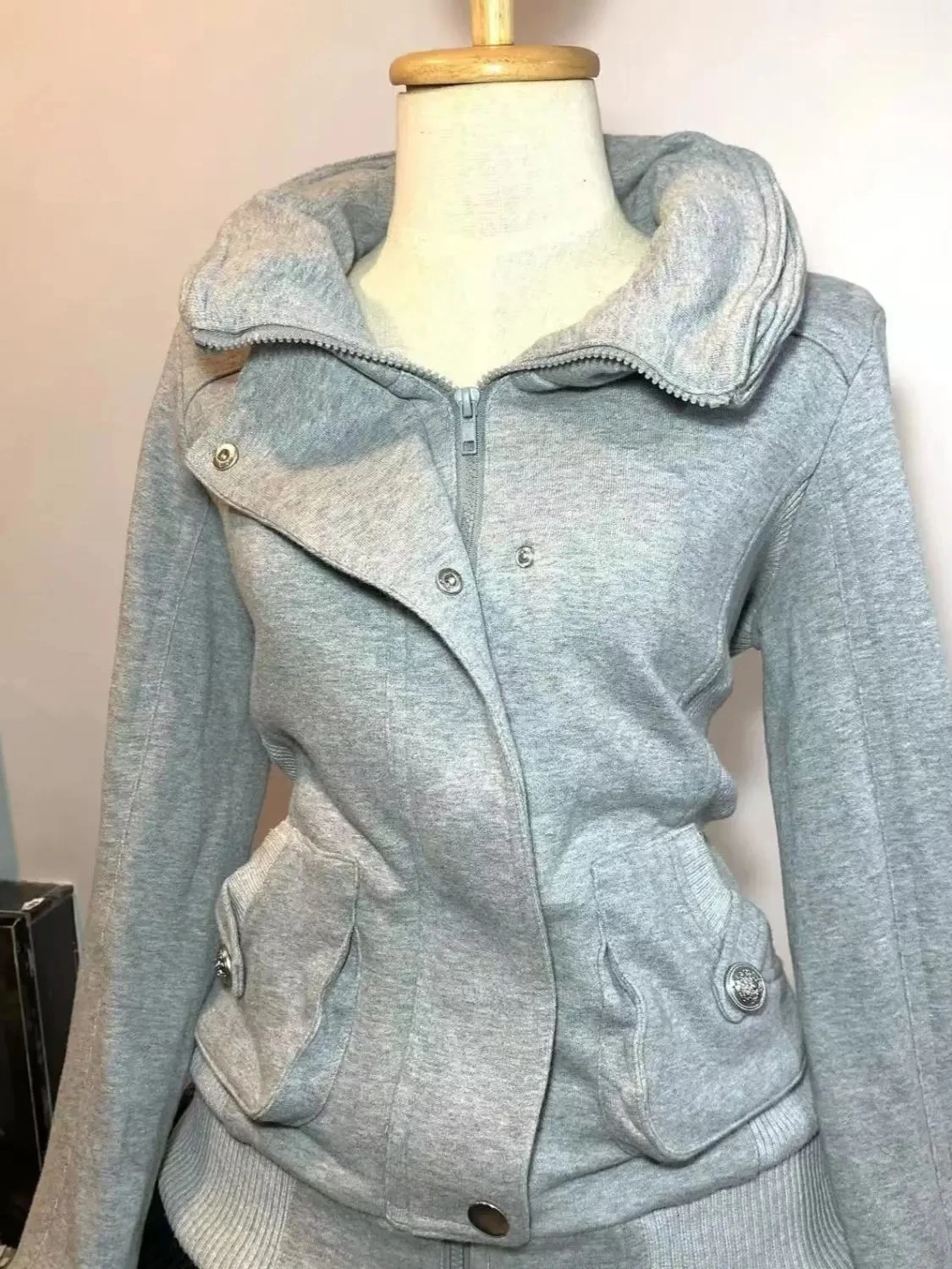 Damska bluza z kapturem w stylu retro vintage Szary