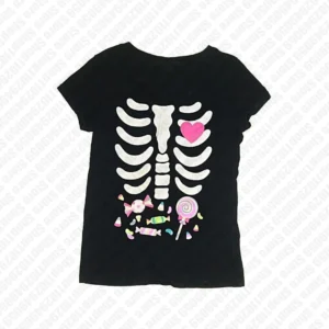 Damski crop top gothic z nadrukiem gotyckich liter Czarny