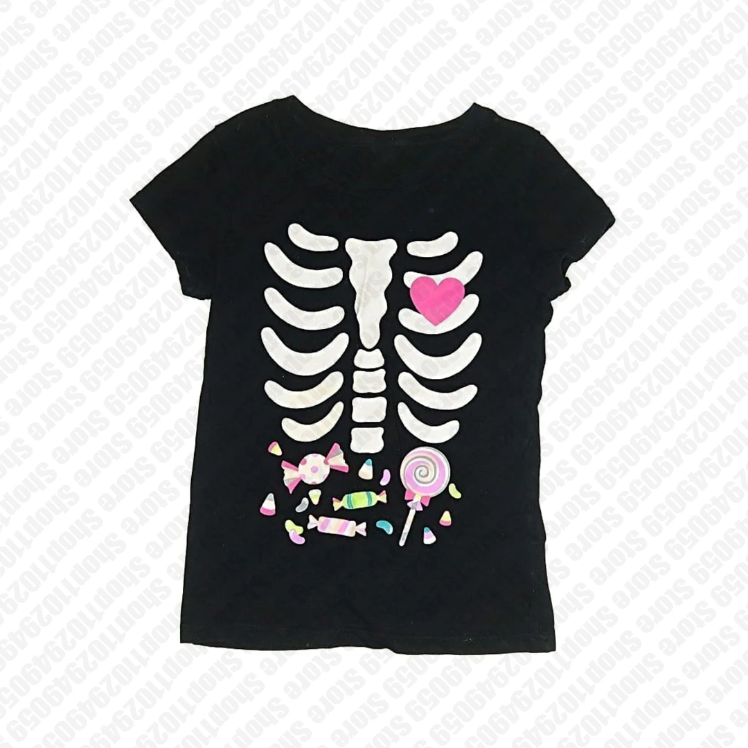 Damski crop top gothic z nadrukiem gotyckich liter Czarny