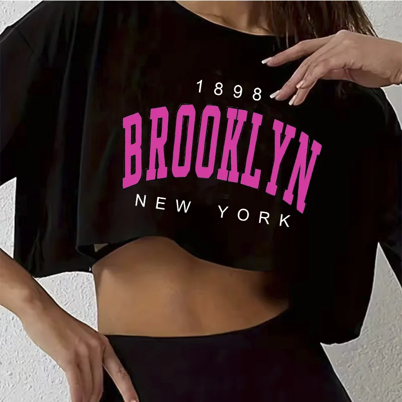 Damski crop top Los Angeles sportowy z nadrukiem Brązowy