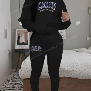 Damski dres z kapturem i spodniami z nadrukiem CALIF Czarny