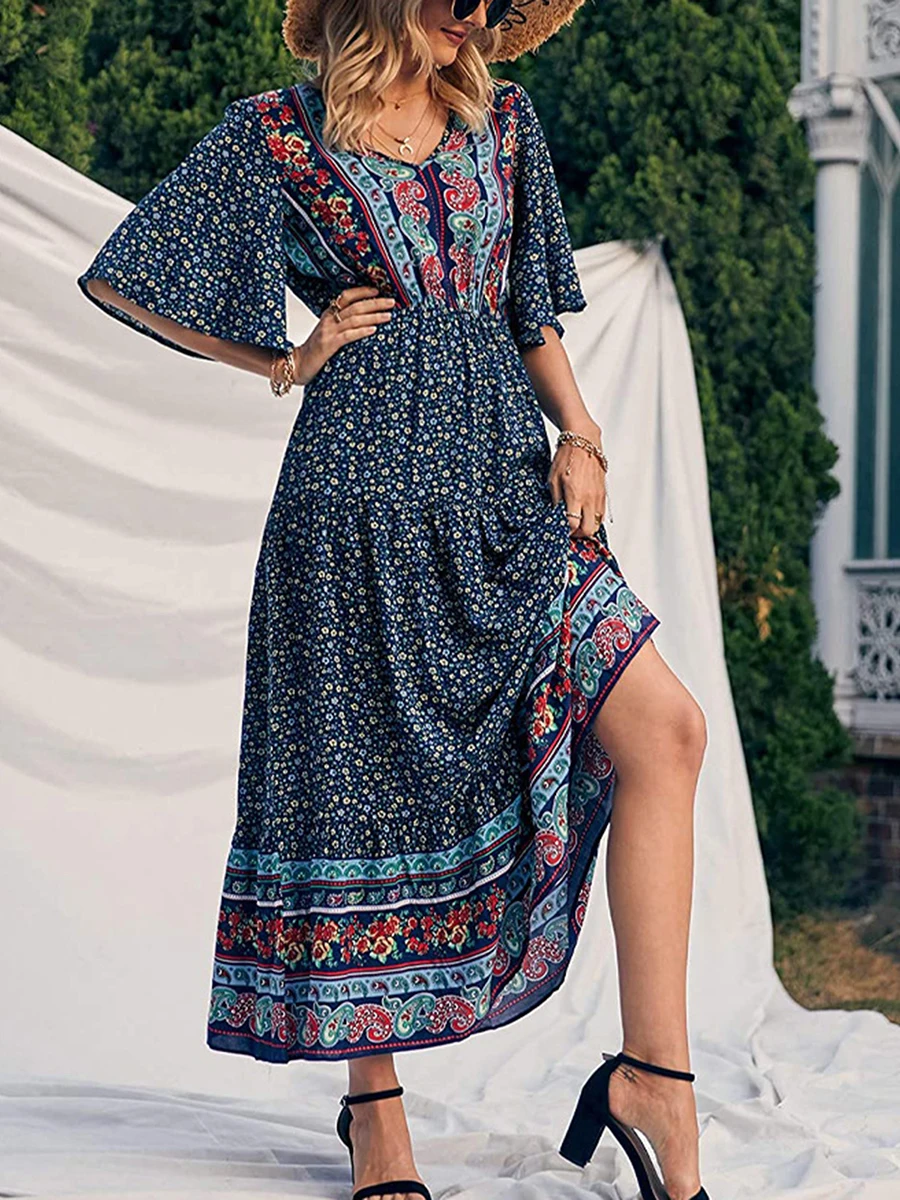 Długa sukienka boho z krótkim rękawem i dekoltem w szpic Głęboki niebieski