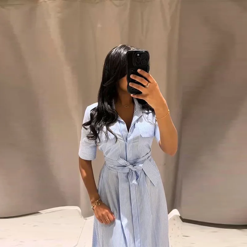 Długa sukienka w paski zapinana na guziki Stripe dress
