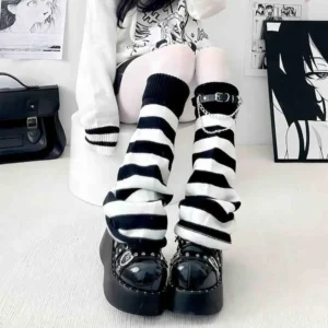 Długie skarpetki dzianinowe Lolita Gothic w paski z ocieplacze Czarny