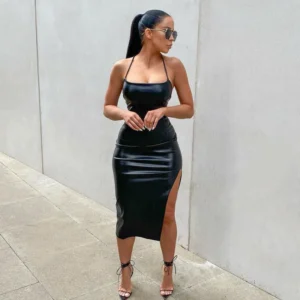 Dopasowana sukienka mini z odkrytymi plecami w stylu skórzanym Czarny