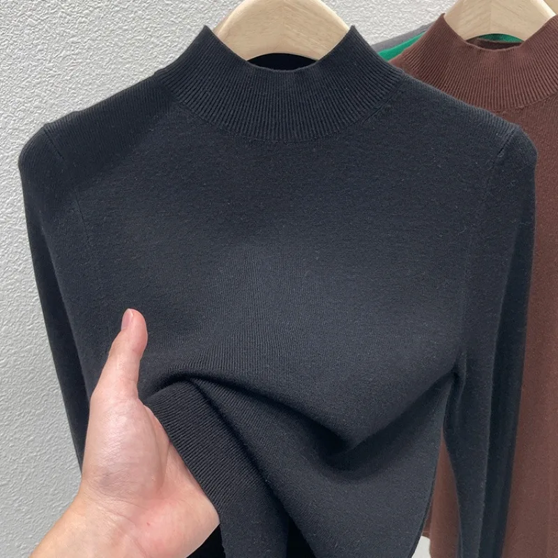 Dopasowany dzianinowy sweter z golfem Czarny