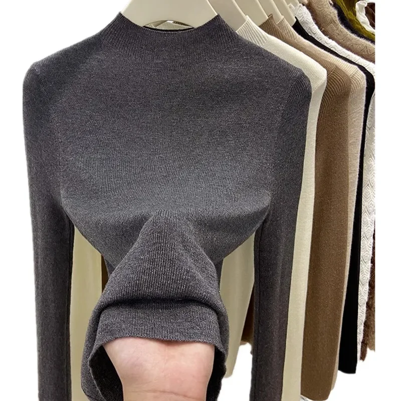 Dopasowany dzianinowy sweter z golfem Szary
