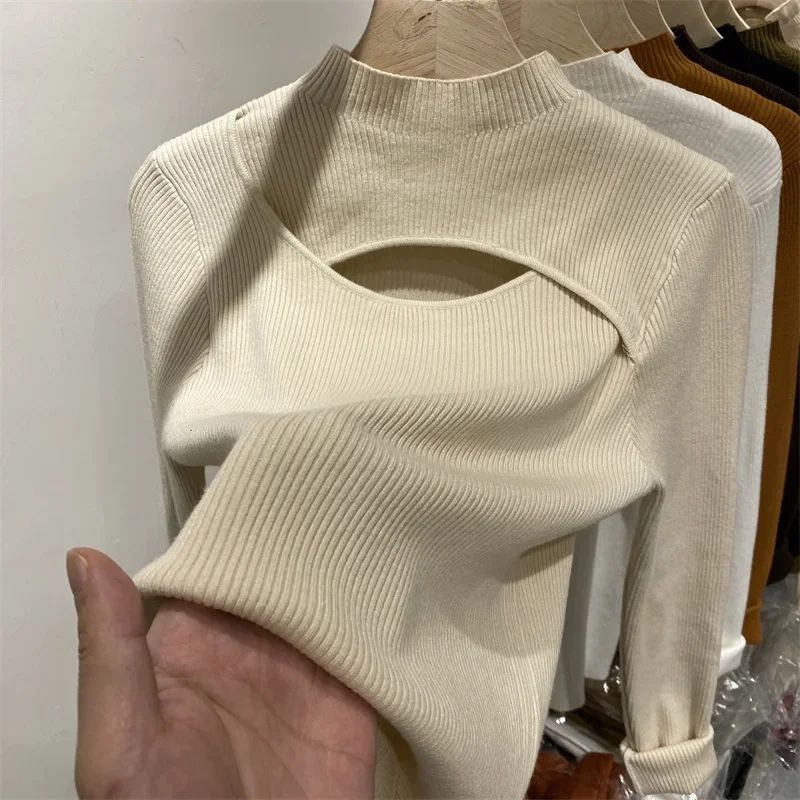 Dopasowany sweter damski dzianinowy z długim rękawem, casualowy Armijna zieleń