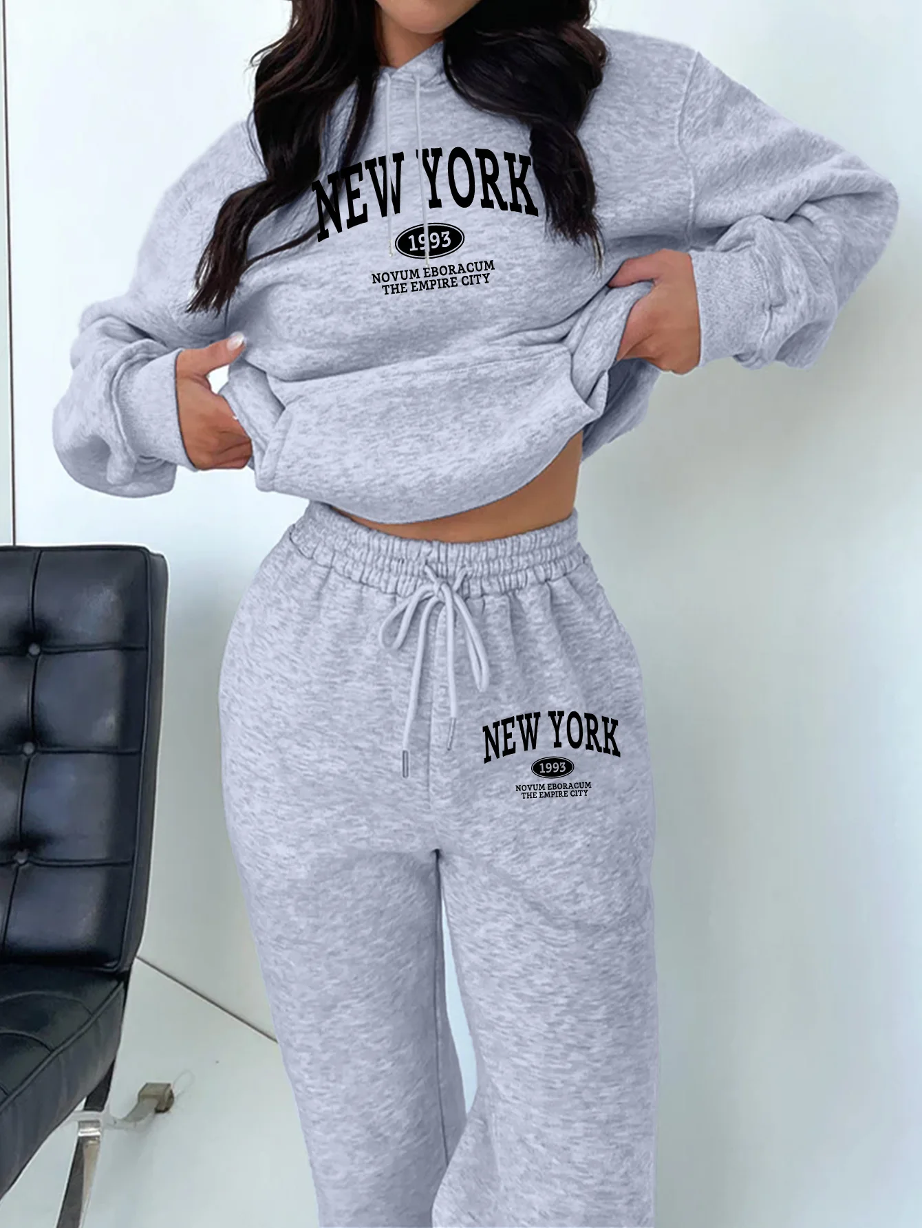 Dres damski z nadrukiem New York — bluza i spodnie Armijna zieleń