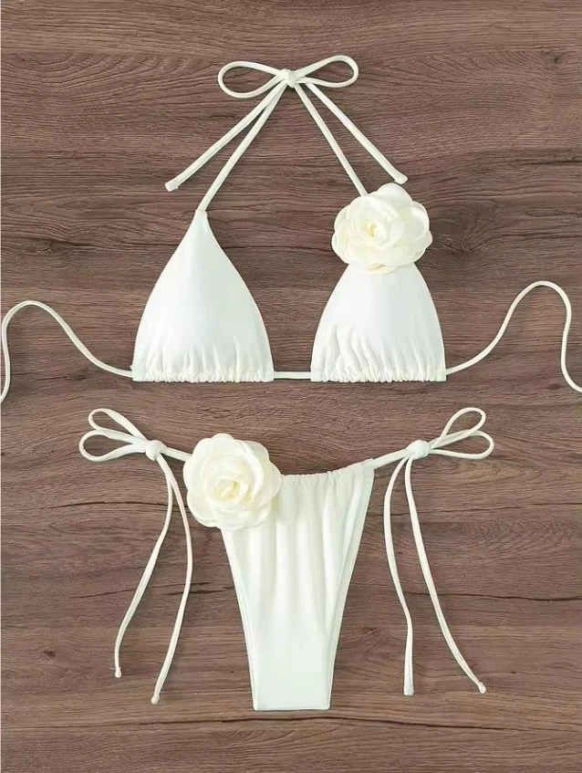 Dwuczęściowe bikini z kwiatami 3D Biały