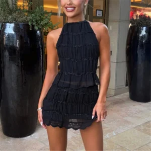 Dwuczęściowy zestaw Y2K — koronkowy halter top i mini spódniczka Czarny