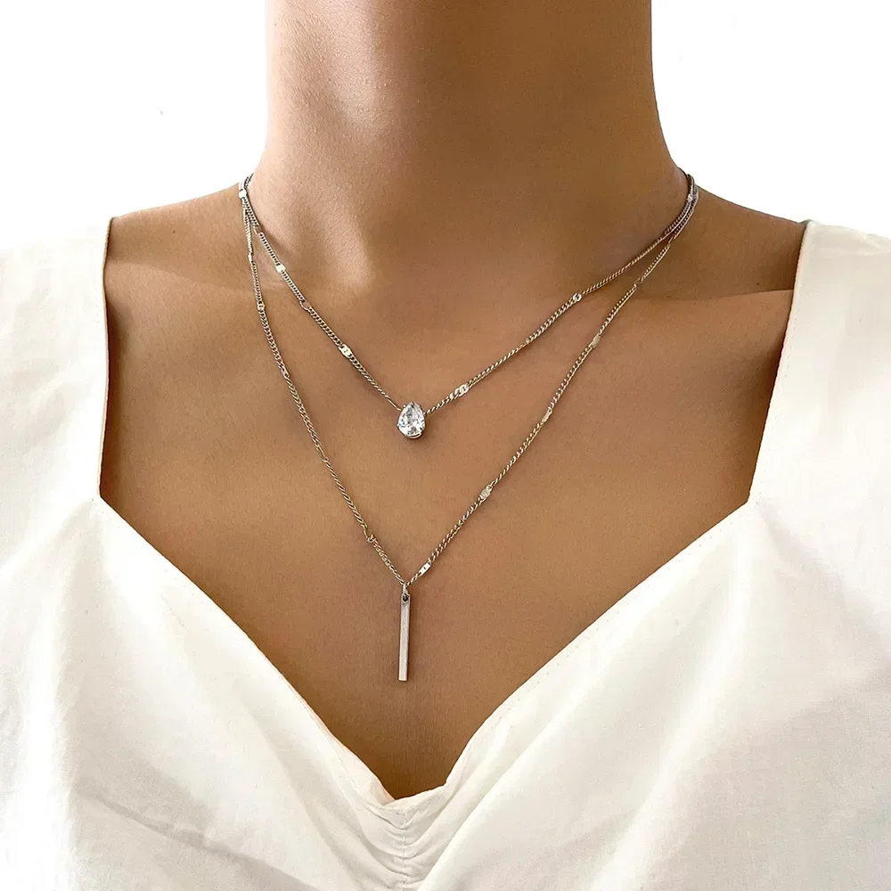 Dwuwarstwowy naszyjnik choker z gwiazdą i księżycem Czerwony