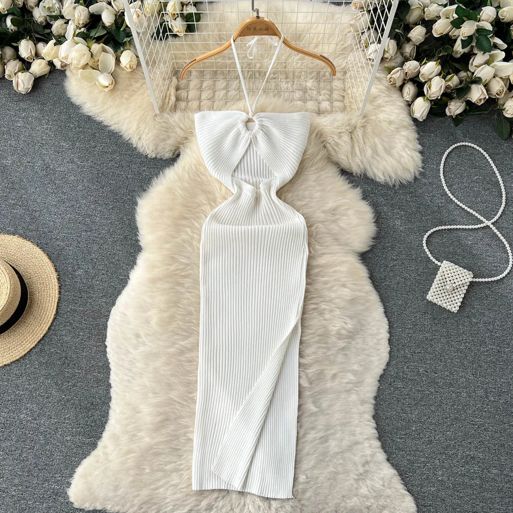 Dzianinowa sukienka bodycon z rozcięciem Biały