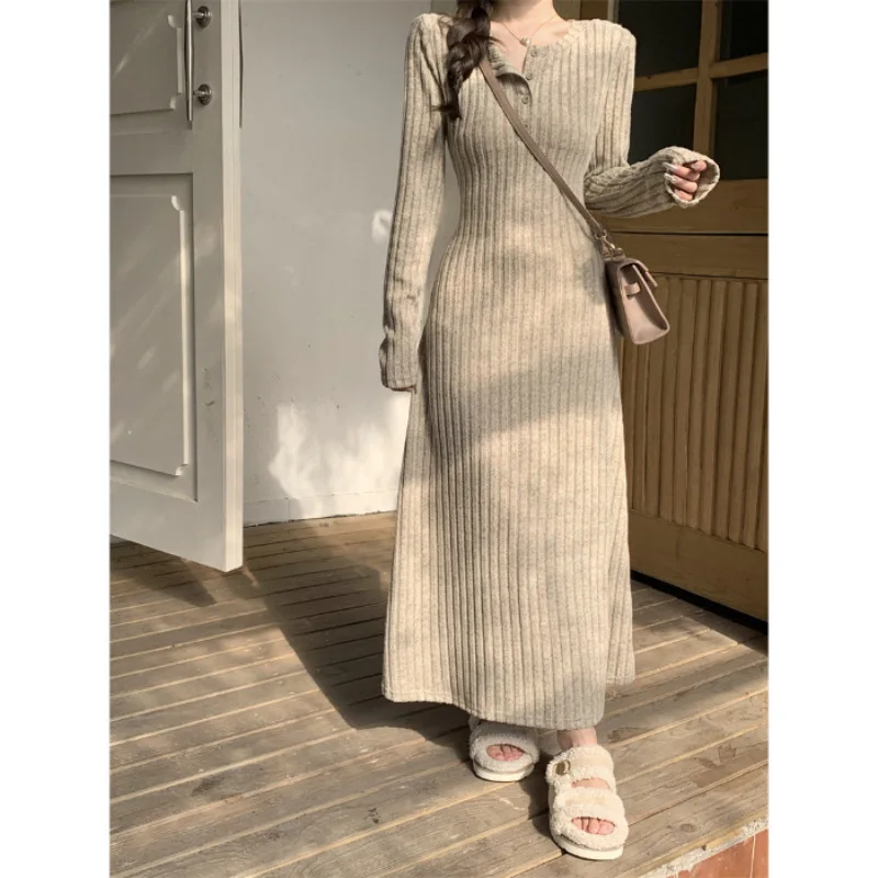Dzianinowa sukienka w stylu francuskim z półgolfem Oatmeal color