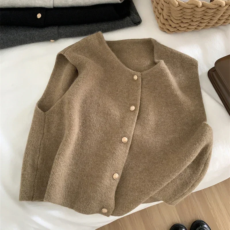 Dzianinowy bezrękawnik na ramiączkach modny damski Khaki