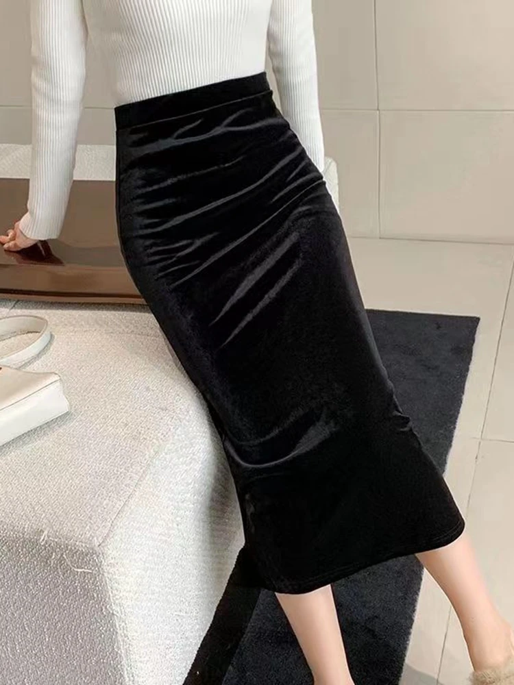 Elegancka aksamitna spódnica midi z wysokim stanem Czarny