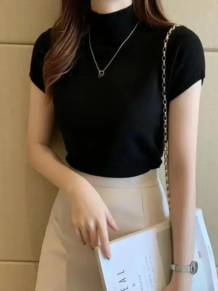 Elegancka bluzka z półgolfem w koreańskim stylu Czarny