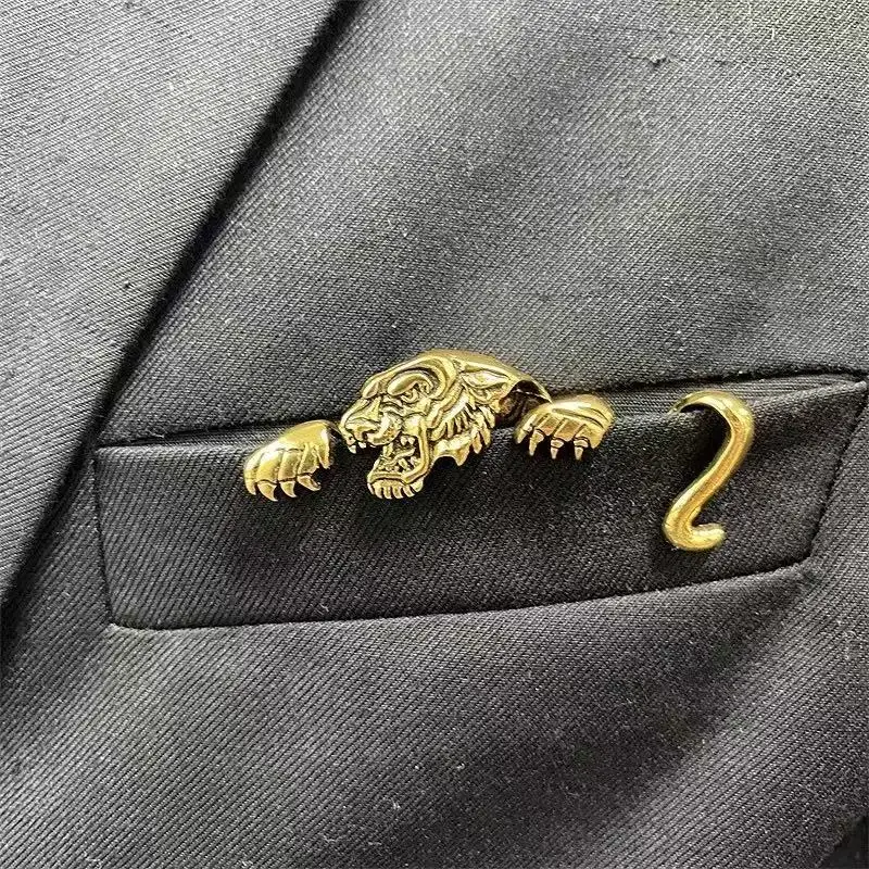 Elegancka broszka w kształcie zwierzęcia Kolor jasnożółtego złota