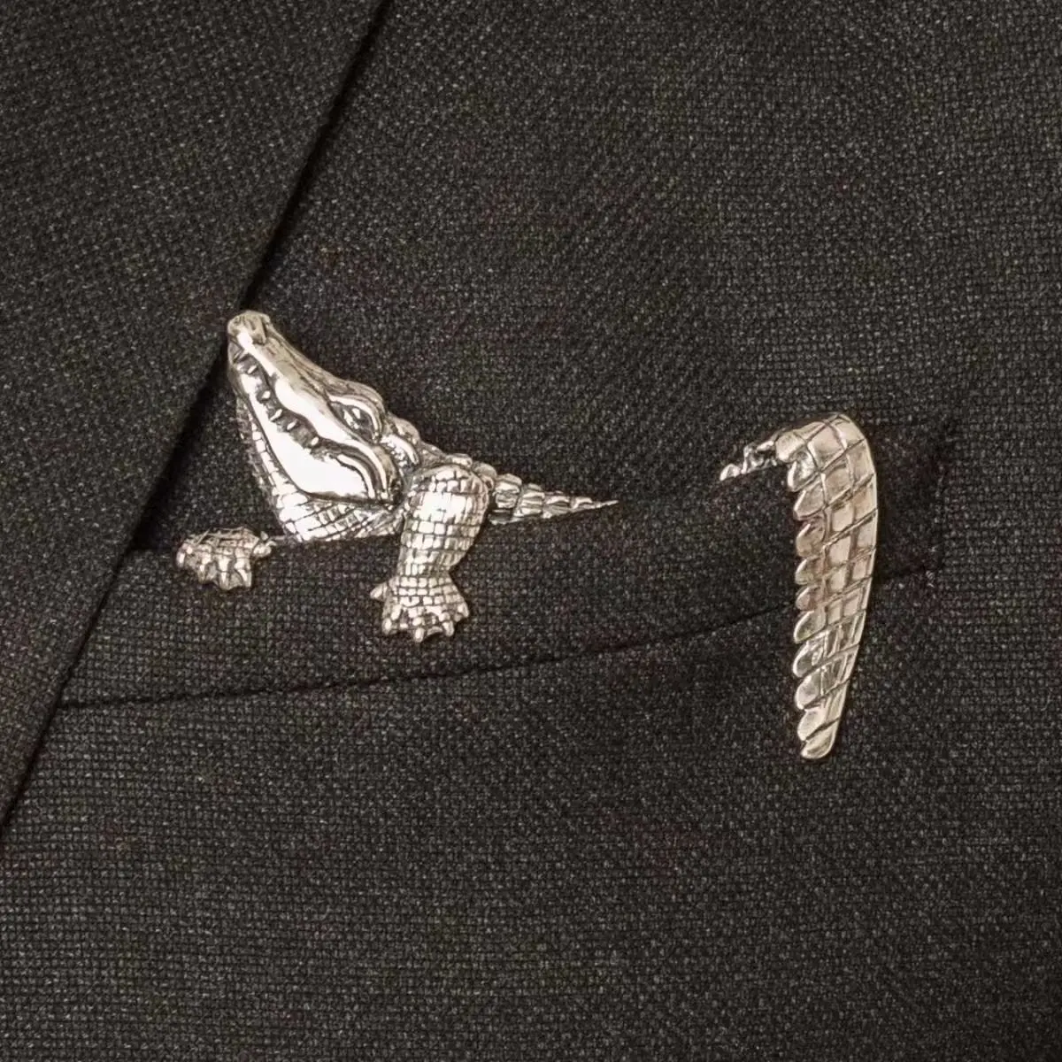 Elegancka broszka w kształcie zwierzęcia Posrebrzane