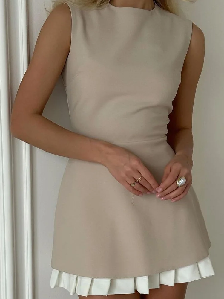 Elegancka plisowana mini sukienka bez rękawów Morelowy