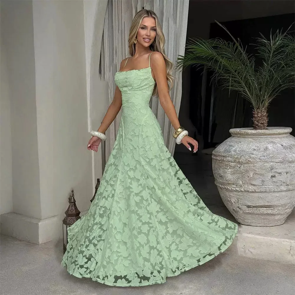 Elegancka sukienka szyfonowa z odkrytymi plecami na wesele Ciemnoszary