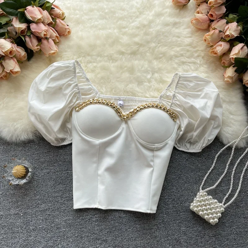 Elegancki crop top z odkrytymi ramionami i łańcuszkiem Zielony