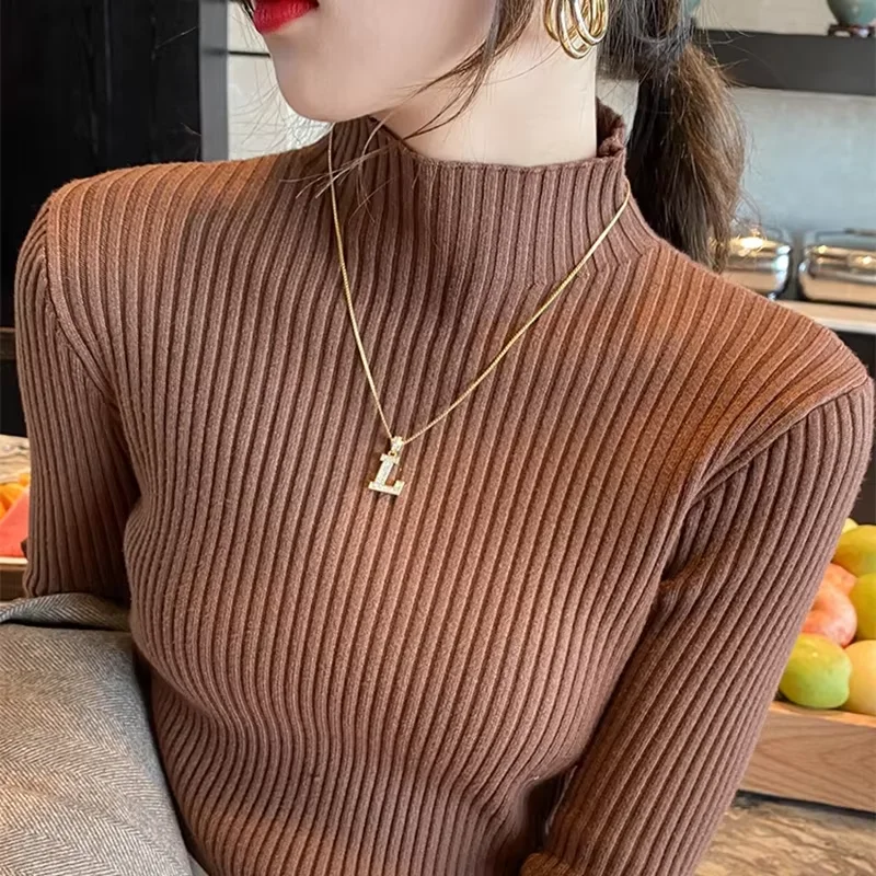 Elegancki sweter z golfem dopasowany długi rękaw Biały