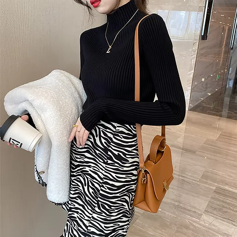 Elegancki sweter z golfem dopasowany długi rękaw Brązowy