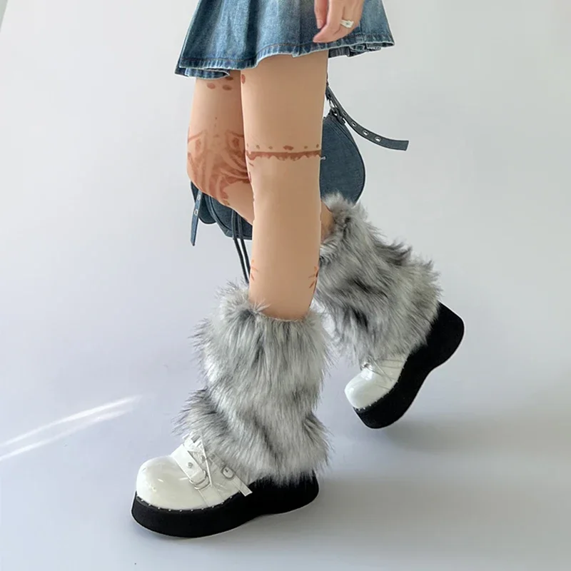 Futerkowe ocieplacze na nogi Y2K – styl Harajuku i punk Ciemnoszary