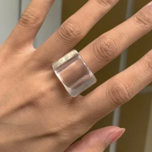 Geometryczny pierścionek z akrylu — kwadratowy kształt w pastelowych kolorach Transparent