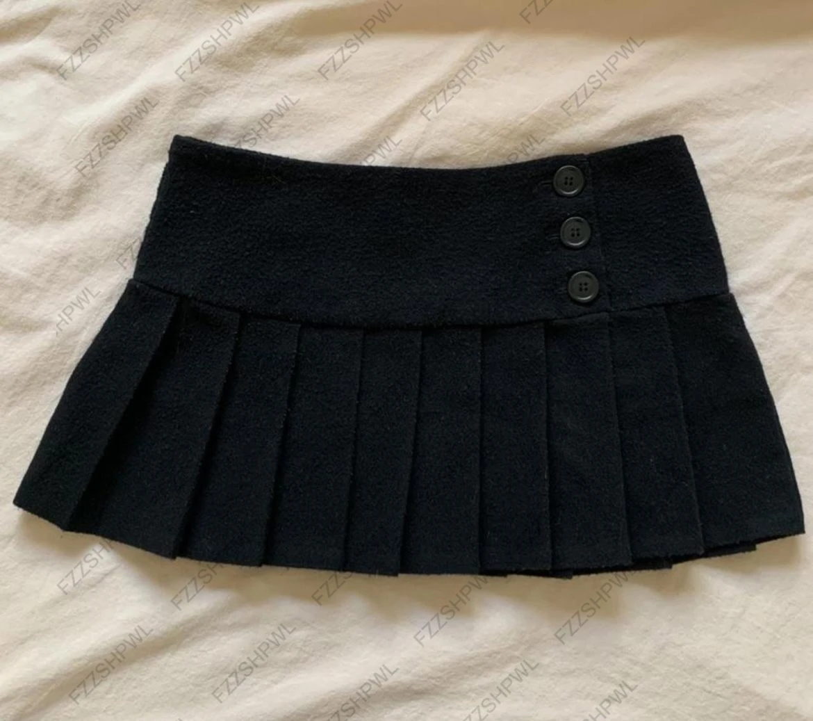 Gotycka mini spódniczka plisowana z metalową klamrą – punk streetwear Czarny