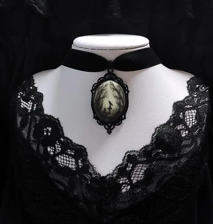 Gotycki choker aksamitny z kotem, różą i wroną - naszyjnik punk Imitacja rodowana
