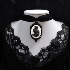 Gotycki choker aksamitny z kotem, różą i wroną - naszyjnik punk Kolor jasnożółtego złota