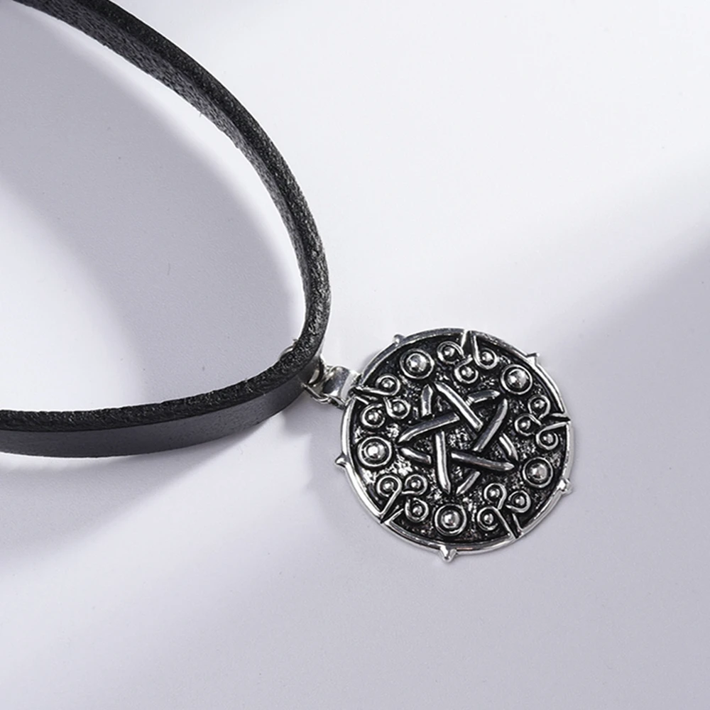 Gotycki naszyjnik choker Wiedźmin – skórzany medalion Kolor stali