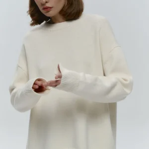 Gruby ciepły sweter oversize z okrągłym dekoltem prosty Beżowy