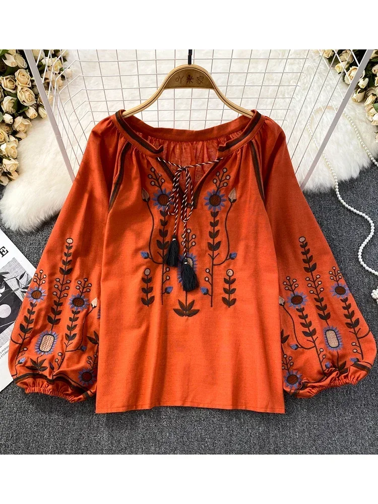 Haftowana bluzka etniczna z bawełny i lnu — styl retro Fuksja