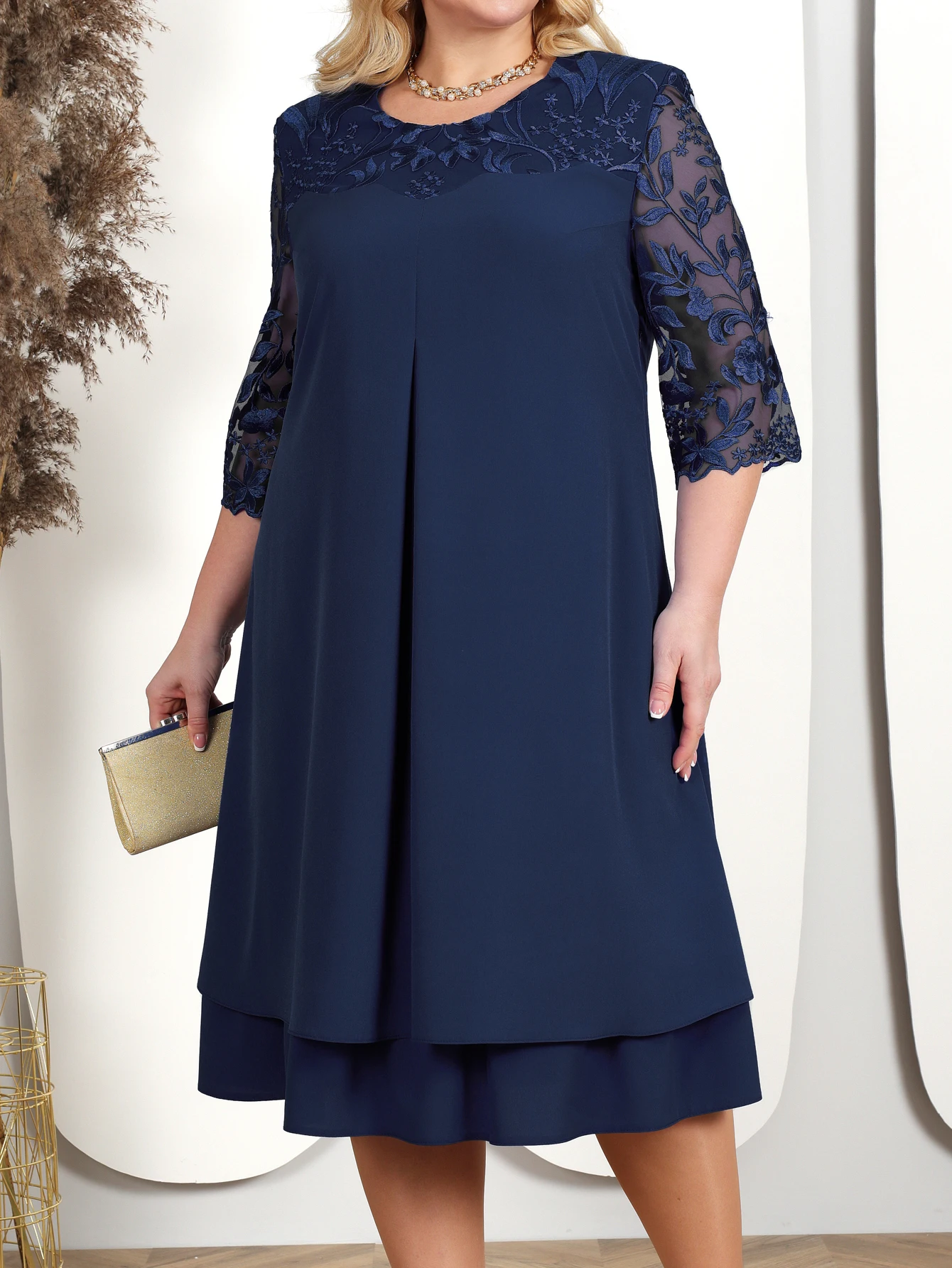 Haftowana sukienka patchworkowa plus size na lato Granatowy