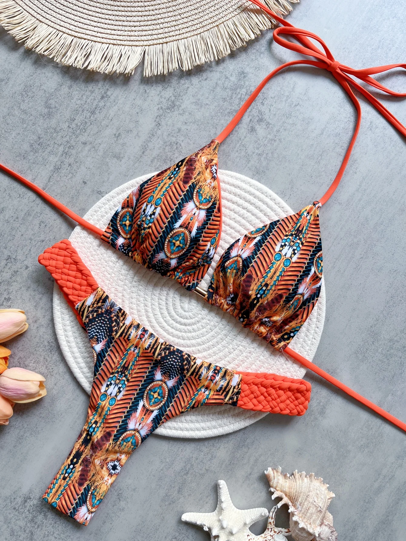 Halter bikini mini stringi z wysokim wycięciem Brązowy