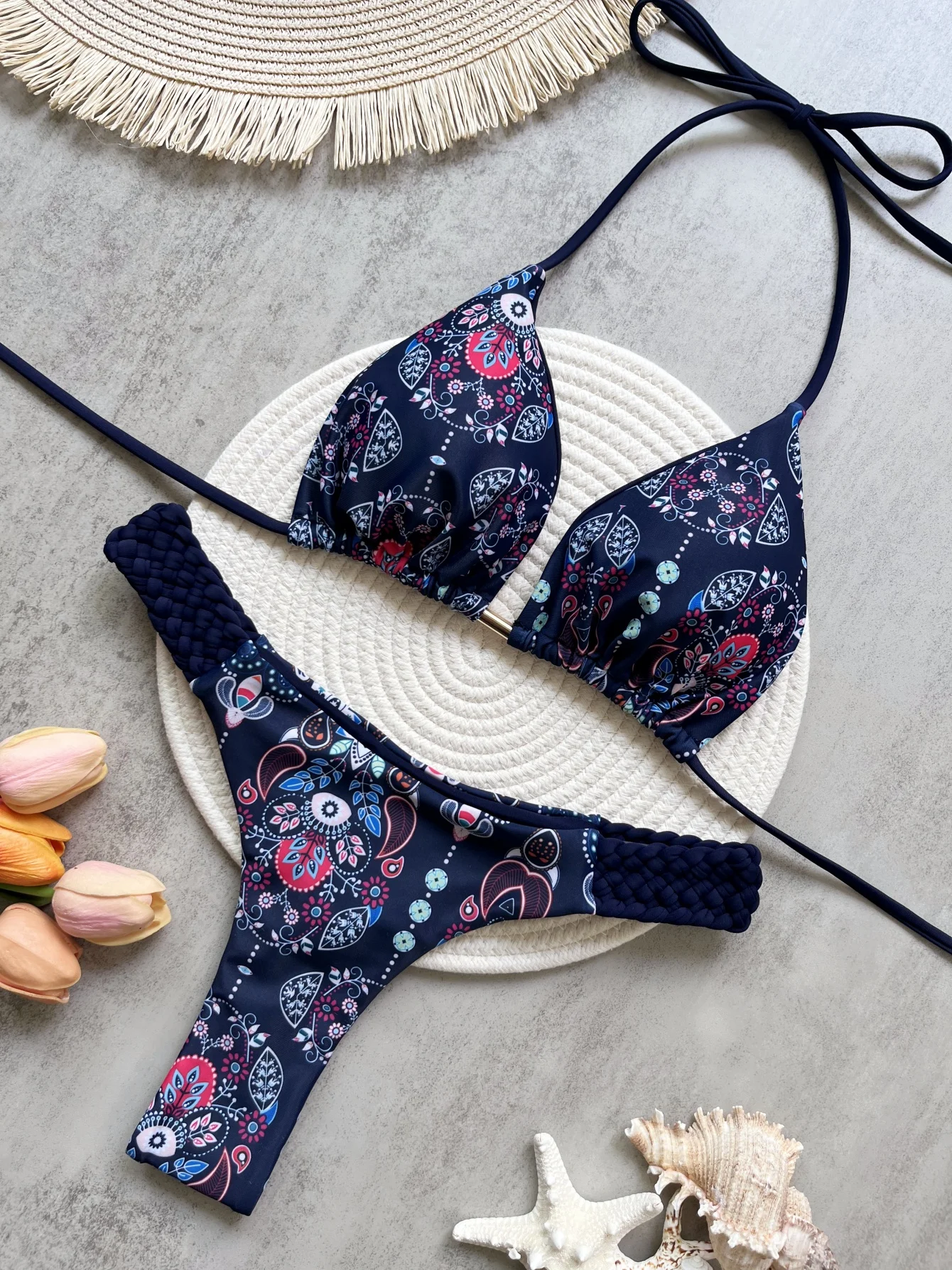 Halter bikini mini stringi z wysokim wycięciem Czarny